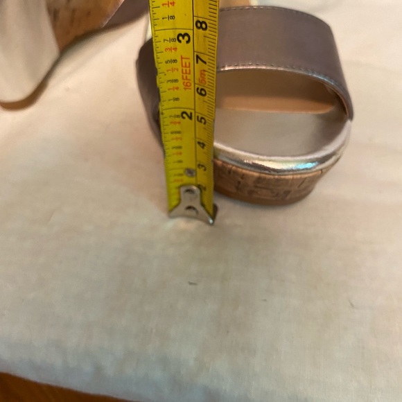Sketchers tri- metallic high wedge heel size 7 - Picture 16 of 16
